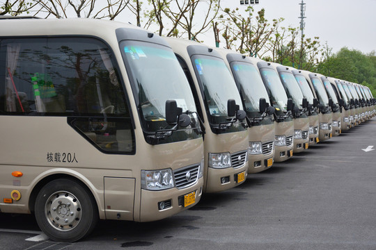 考斯特商务车